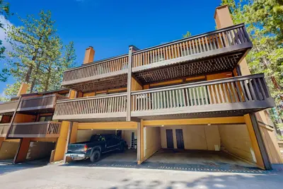 Image de Midtown Condo with Deck & Clubhouse with Pool | 2-Minute Drive to Skiing
