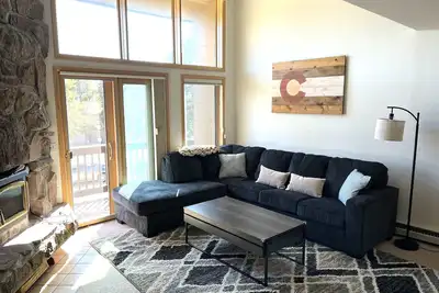 Image de ★ Fully Stocked 3 bedroom 3 bath Family Friendly Spacious Townhome with Pool ★