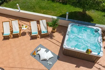 Image de Villa Mavis with hot tub