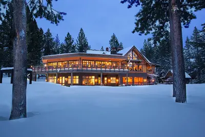Image de Wooded Luxury at Modern Tahoe Donner Retreat w\/ Private Deck in the Pines