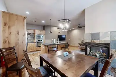 Image de Central Truckee Home - Walk to Downtown & Trails