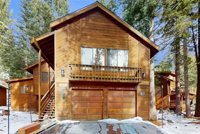 Image de Cozy Lodge-Inspired Retreat | Access Tahoe Donner Rec Center, Golf & Skiing
