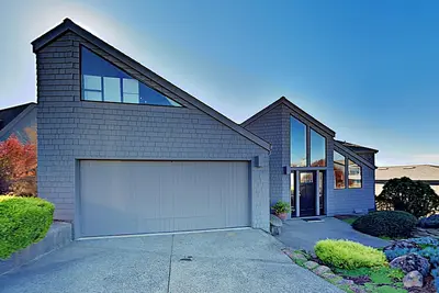 Image de Fairview Grande | Bay Views, Sauna & Private Hot Tub | Walk to Beach & Golf