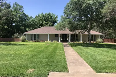 Image de Spacious updated home just minutes from downtown Fredericksburg