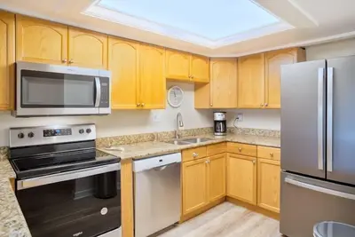 Image de Ready for rentals! Beautifully updated! Beachside Complex