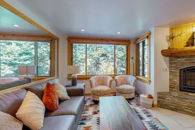 Image de Remodeled Coyote Fork getaway - ski-in/ski-out with pools, hot tubs & tennis