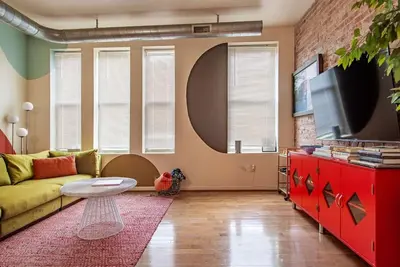 Image de Colorful & Quirky 2-Br Loft w/Private Deck | Mica, Jh & Ummc