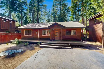 Image de Westshore Oasis - private hot tub & fenced yard - walk to beach