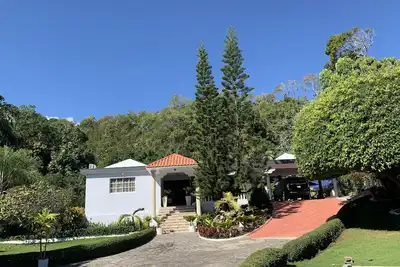 Image de wooded Villa w\/outdoor pool 5 min from the beach