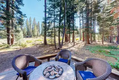 Image de Majestic Donner gem with 2 great rooms, pool - trails close to home, skiing