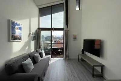 Image de Penthouse Apartment w\/ Parking
