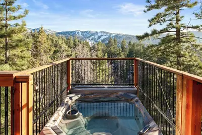 Image de Moon Bear Lodge - Hot Tub, Slope Views, Foosball, Deck, Barbecue