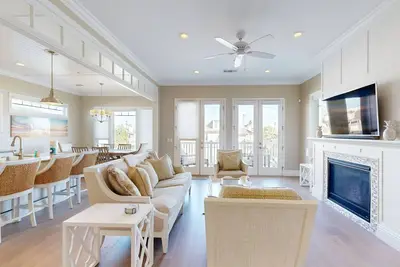 Image de Steps to Hollywood Beach Home with Balcony, Rooftop Terrace & Harbor Views