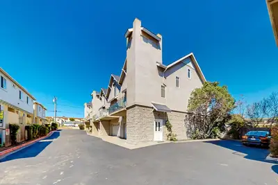 Image de Beach Retreat w/ Balcony - Walk to Pismo Beach & Downtown