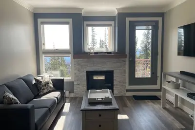 Image de Newly Renovated, 2 bed/2 bath Condo in the very desirable Grandview Complex