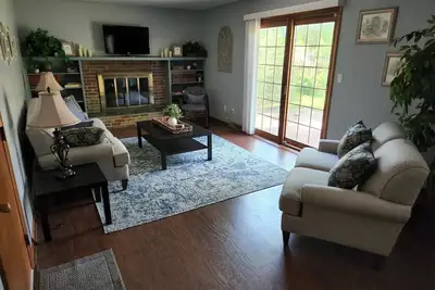 Image de Beautiful 4-bedroom, half a block from downtown St. Mary's