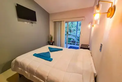 Image de Cozy and Modern Room Perfect for traveling couples and lovers of the Caribbean