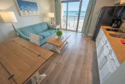Image de New Direct Oceanfront, Amazing Views at Beach Cove!