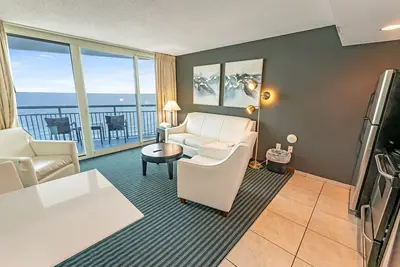 Brand New Oceanfront Honeymoon Suite, Pools, Views