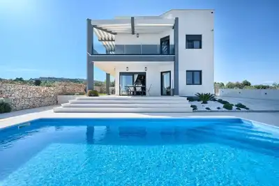 Image de Villa Clear Skies - piscine, jacuzzi, emplacement, vue sur la mer, confort et design