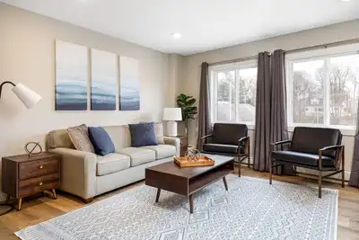 Image de Large Apt | Downtown | Ac | Beach | Shops | Walk |