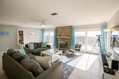 Image de Paradise by the C-Ocean Front! | 4 Bed, 3 Bath