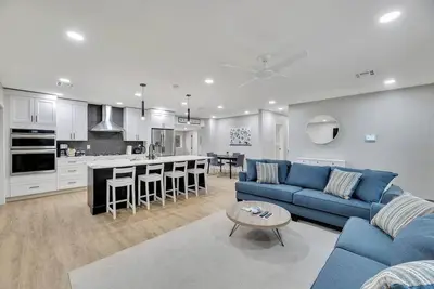 Image de Upgraded 4-bedroom, 2. 5-bath home w/ large backyard featuring a heated pool & hot tub.