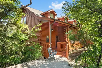 Image de Spacious Cedar Cabin Near Branson Attractions – Sleeps 10