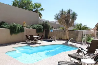 Image de Santa Fe, centrally located pool & spa home!