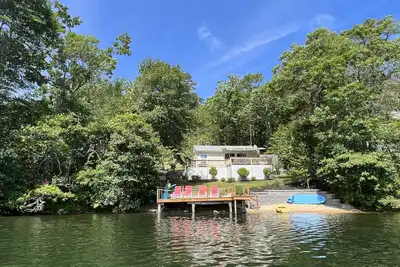 Image de Waterfront Cape cottage with all the comforts of home.