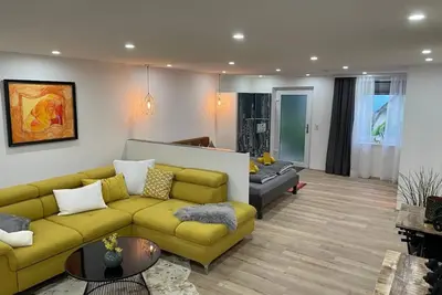 Image de Appartement \"Loft en sous-sol stylé\" accessible aux animaux domestiques avec Wi-Fi