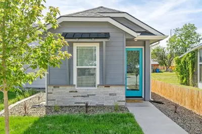 Image de 5 min to Bsu + 8 min to Downtown | Brand New Build! Happy Decor! Quiet Patio w/ Seating & Bbq