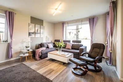 Image de Haus Strandläufer - vacation apartment for 4 people on the North Sea dike