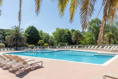 Image de \"Appartement T1bis\" avec piscine, balcon et terrasse