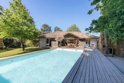 Image de Villa T4 avec piscine chauffée, Wi-Fi, terrasse et jardin