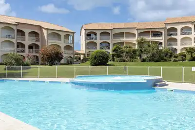 Image de \"Appartement T3 Golf\", avec piscine, terrasse et jardin