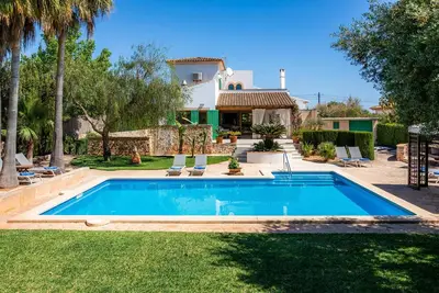 Image de Villa 'Rico' avec vue sur les montagnes, piscine et Wi-Fi.