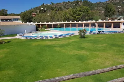 Image de Villa Ospiti di Lucia avec vue sur la mer, piscine et terrasse partagées.