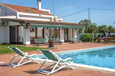 Villa Sole Pula près de la plage avec piscine, jardin et Wi-Fi