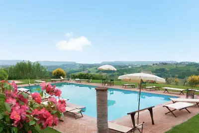 Image de Villa 'Villa del Fattore' avec piscine partagée, terrasse privée et Wi-Fi.