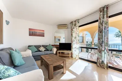 Image de Appartement de vacances \"Vue sur la mer Ă Torreoceano\" avec vue sur la mer, terrasse et Wi-Fi.