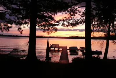 Image de Lake House w/Spectacular Sunset Views -100 ft Flat Lakefront; Large dock, Safe -