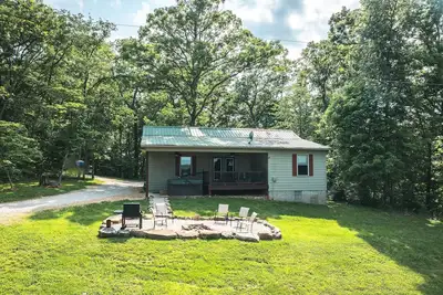 Image de Intimate and Inviting 2 bedroom cabin with Hot Tub and Private River Access