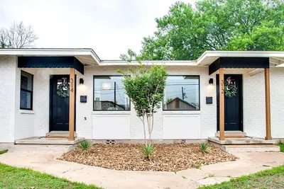 Image de 2 Private Units - 4 Bed 2 Bath - off the river trail