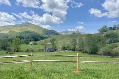 Image de Charming condo w\/Stunning Mountain Views near Downtown Wj