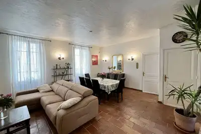 Image de Grand appartement avec patio à 7 minutes à pied du palais des congrés