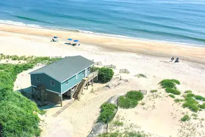 Image de K0376 Primrose Cottage, Oceanfront only Steps to the Water, Pet Friendly!