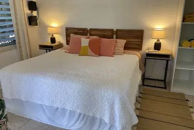 Image de Pirate's Cove Stj 🏴☠️15 minute walk to town and newly remodeled king 1 bdrm, Ac🏝