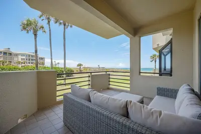 Image de Spinnakers Reach 833 | Upscale Coastal Living + Extended Stay Deals