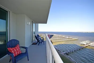 Image de Fabulous 5th floor condo with direct views of Pensacola Bay - Tristan Towers 5d